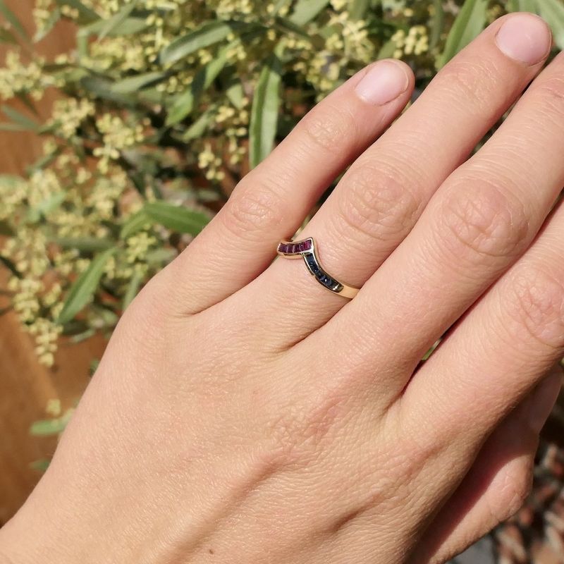 Image 4 of Gold V-shaped ring with ruby ​​and sapphire