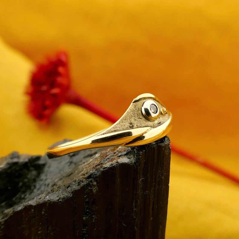 Image 2 of Gold ring with diamond; 0.01 ct.