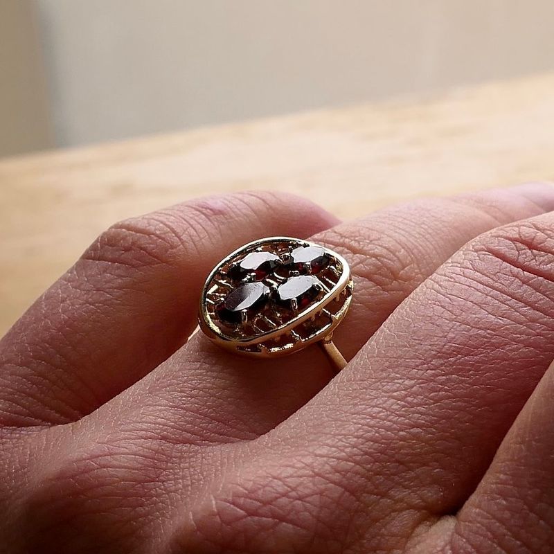 Image 8 of Gold ring with garnet