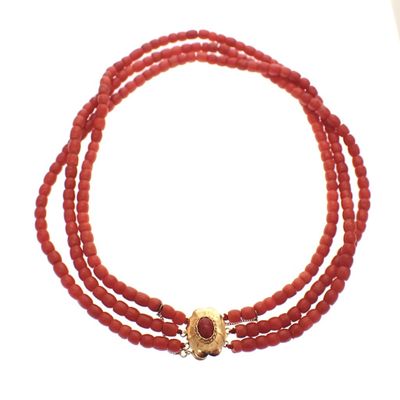 Image 1 of Blood coral bead necklace with gold clasp; Antique | 38 cm