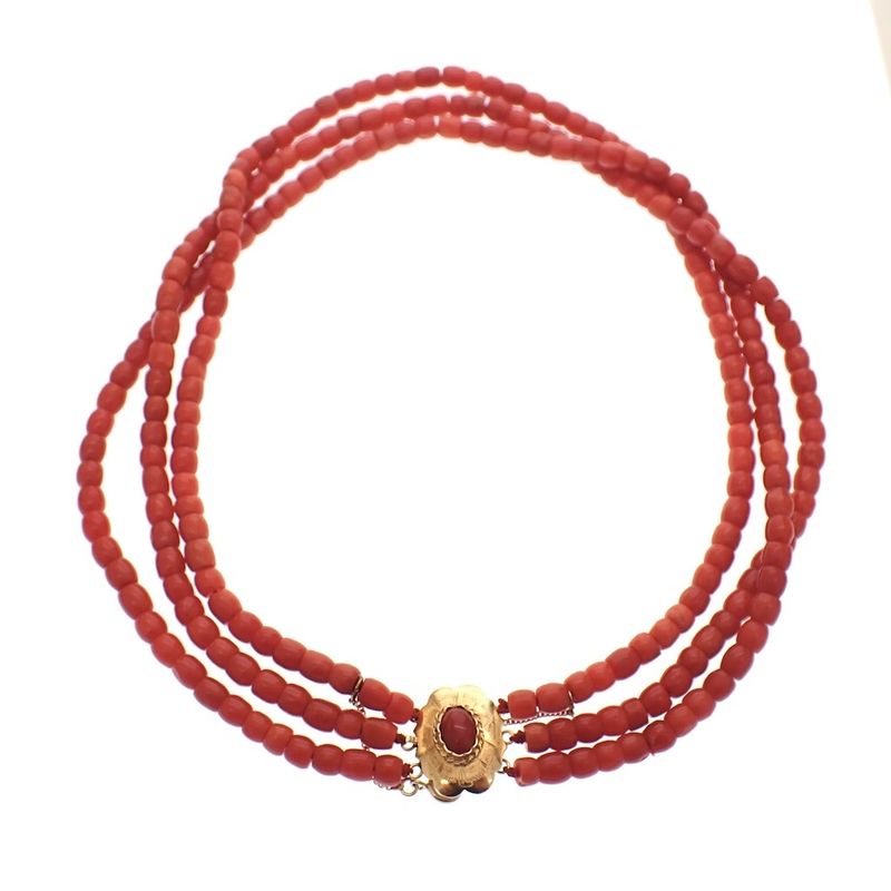 Image 1 of Blood coral bead necklace with gold clasp; Antique | 38 cm