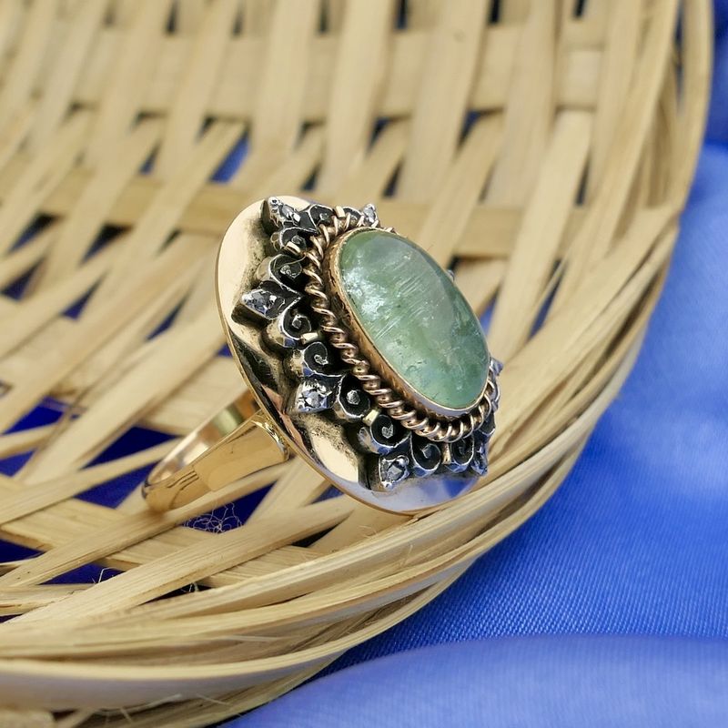 Image 5 of Gold ring with green Beryl