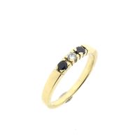 Gold ring with sapphire and diamond; 0.07 ct.