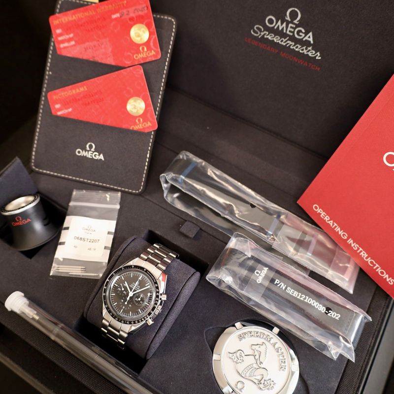 Image 13 of Omega Speedmaster Moonwatch 'Big Box' 311.30.42.30.01.005