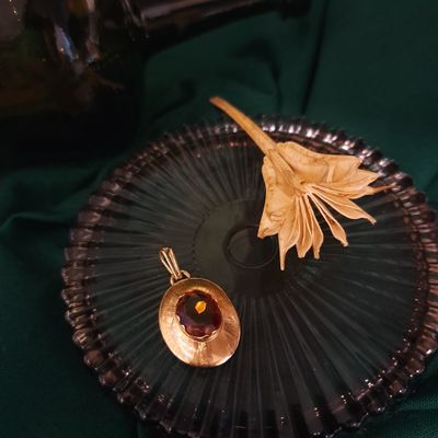 Image 2 of Vintage gold pendant with citrine