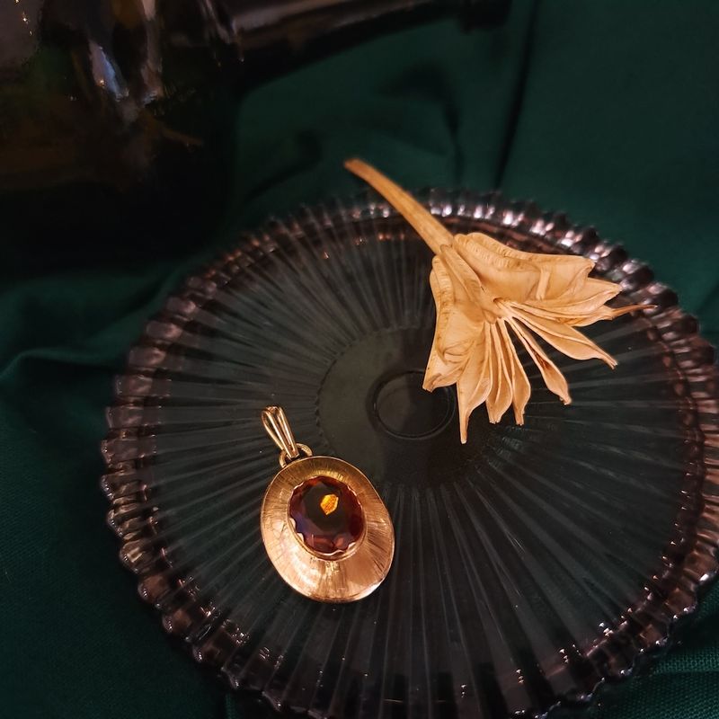 Image 2 of Vintage gold pendant with citrine