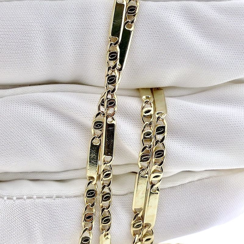 Image 3 of Gold closed Figaro link chain | 47 cm