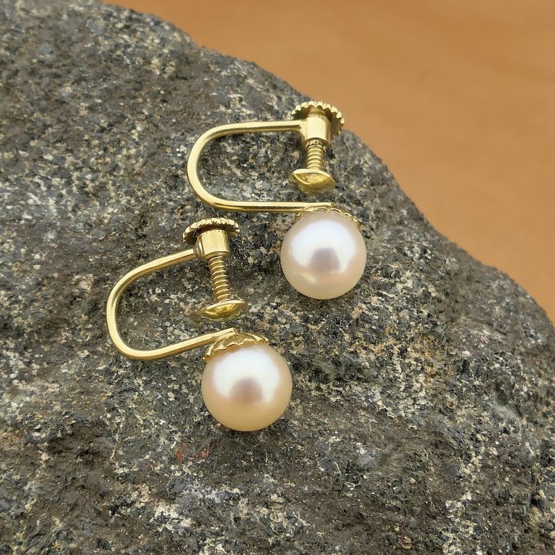 Image 2 of Vintage gold earrings with pearl