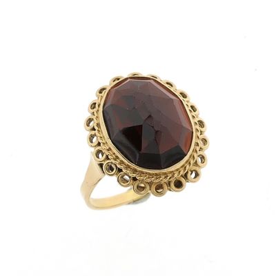 Gold ring with garnet stone | Vintage Image 1 of Gold ring with garnet stone | Vintage