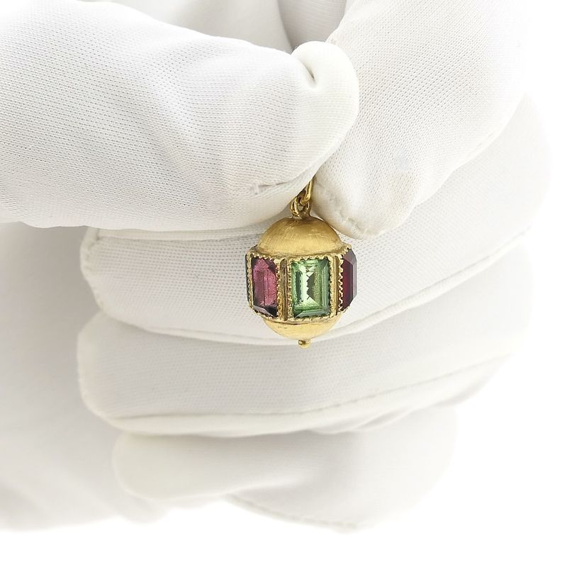 Image 12 of 18 ct. Gold Oriental pendant with colored zirconias