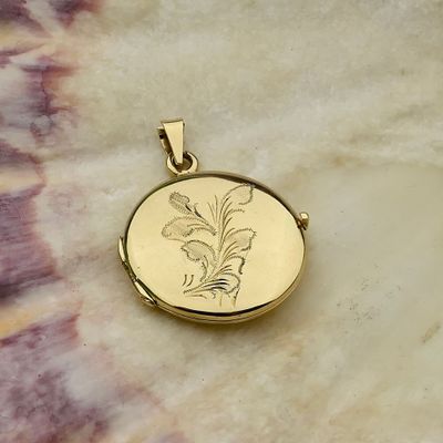 14 Karat Gold Medallion Pendant Image 2 of 14 Karat Gold Medallion Pendant