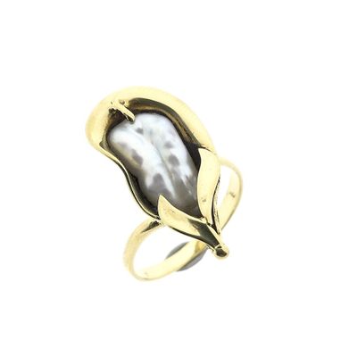 Gold ring with baroque pearl Image 1 of Gold ring with baroque pearl