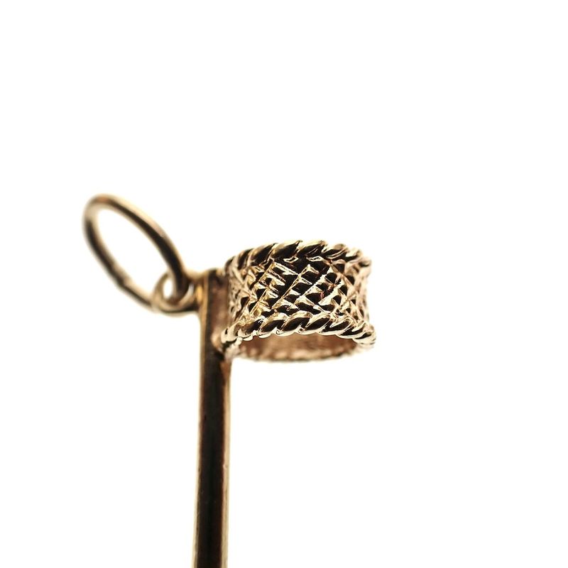 Image 4 of Gold pendant of a korfball post