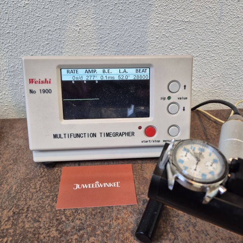 Image 22 of Omega Speedmaster Reduced 'Mother of Pearl' 3802.76.53; Automatic Chronograph Watch