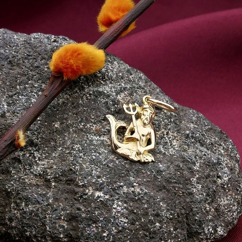 Image 2 of Gold pendant of Neptune