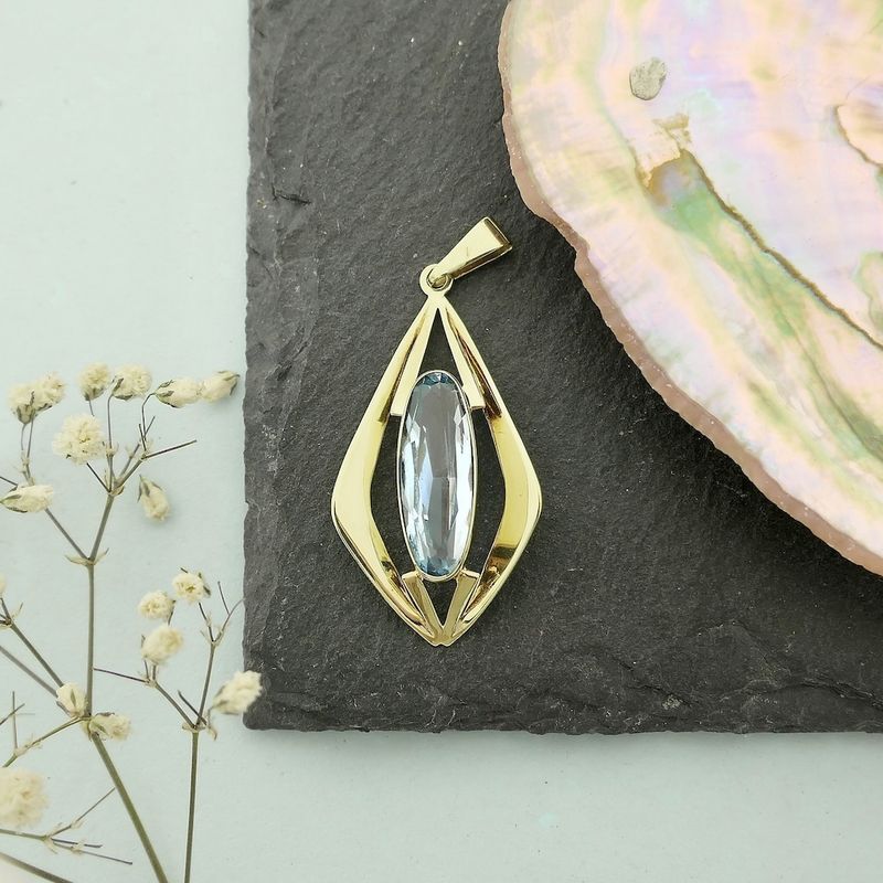 Image 6 of Gold pendant with Aquamarine
