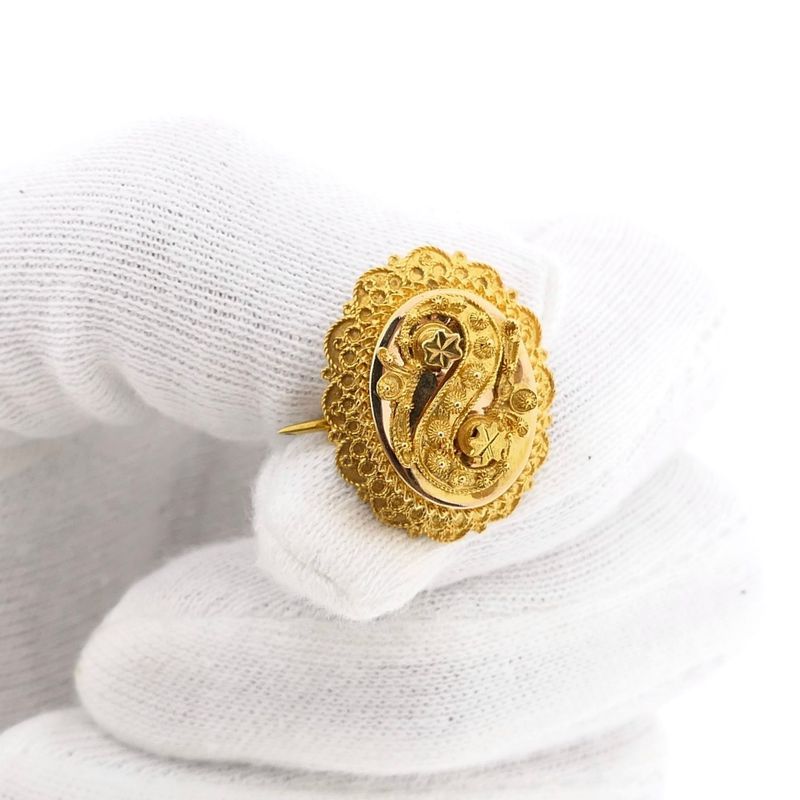 Afbeelding 10 van Antiek gouden broche van een mutsenbel 