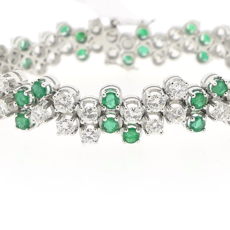 Image 12 of Exclusive white gold bracelet with emerald and diamond; 7.40 ct. + IGI Certificate