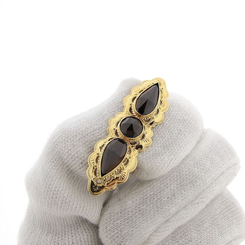 Image 10 of Antique gold brooch with garnet