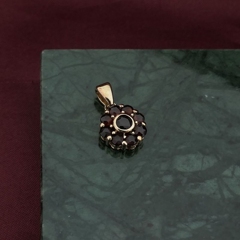 Image 2 of Vintage gold pendant with garnet