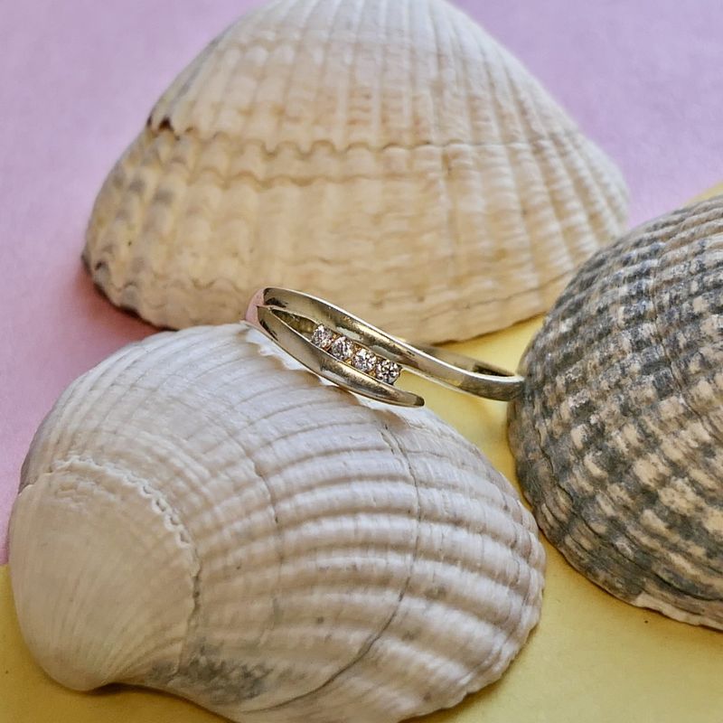 Image 9 of Gold ring with zirconia