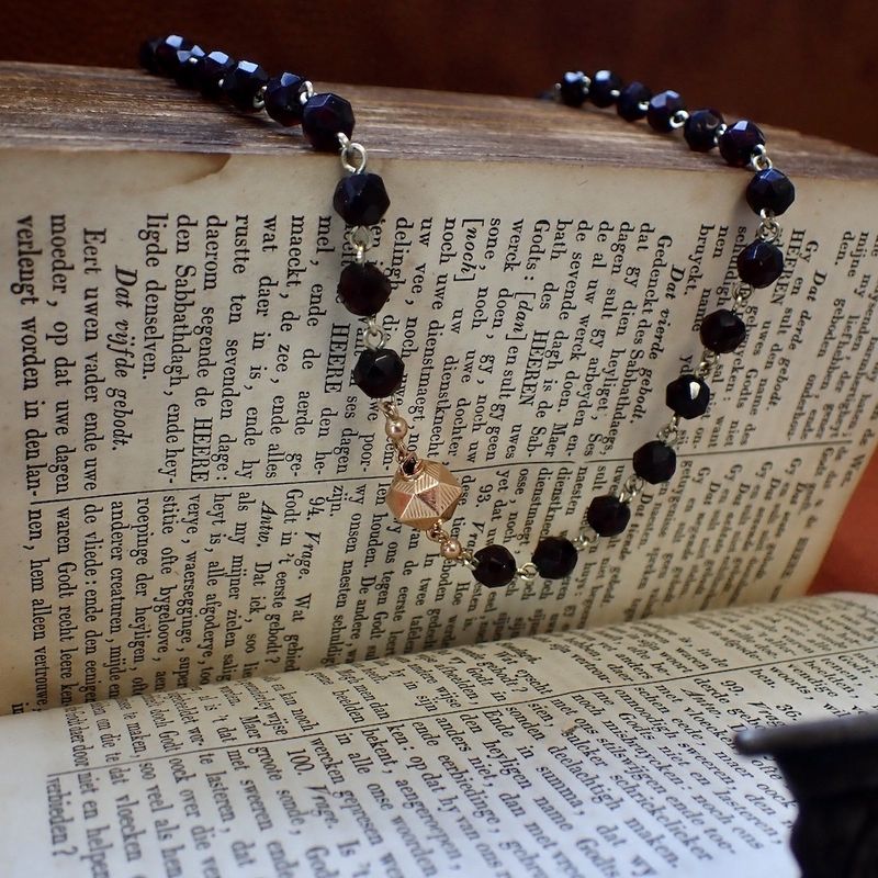 Image 5 of Garnet necklace with gold paston clasp; Antique/vintage | 47.5 cm