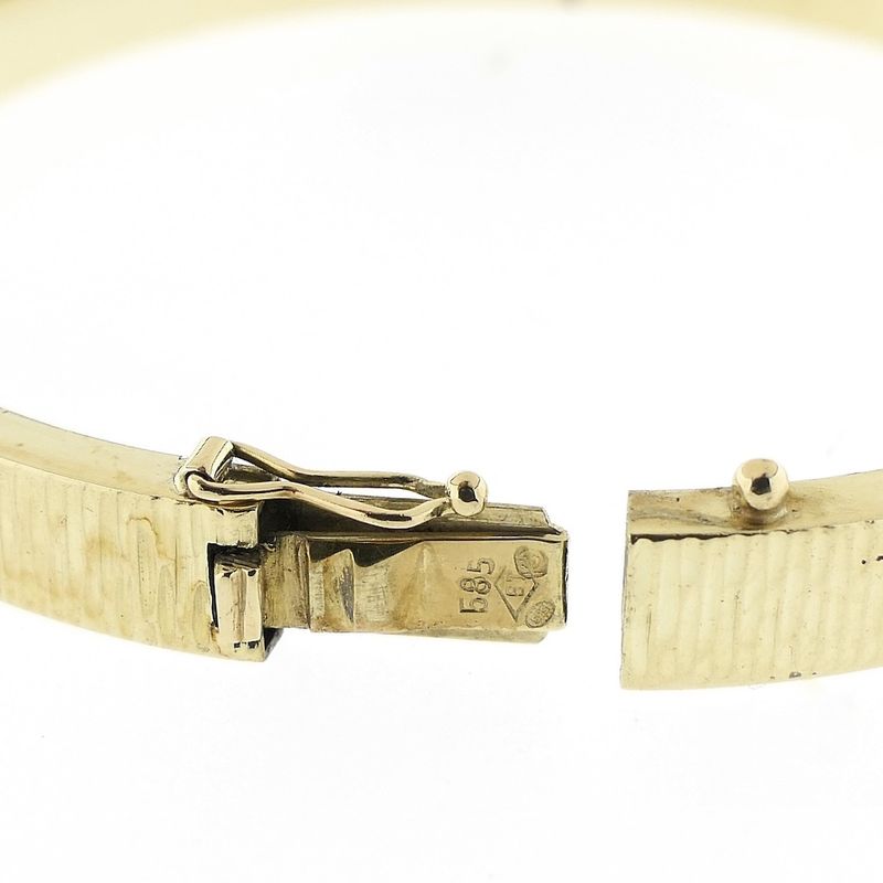 Image 3 of Gold slave bracelet with pattern; Size M
