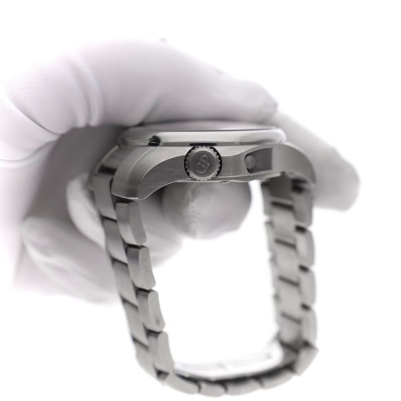 Image 9 of Girard-Perregaux BMW Oracle Racing 49931 Men's Chronograph