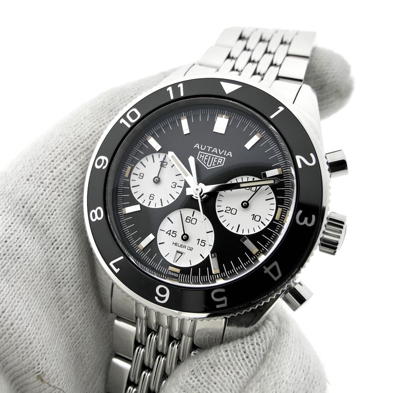 Image 8 of Heuer Autavia CBE2110; Chronograph men's watch