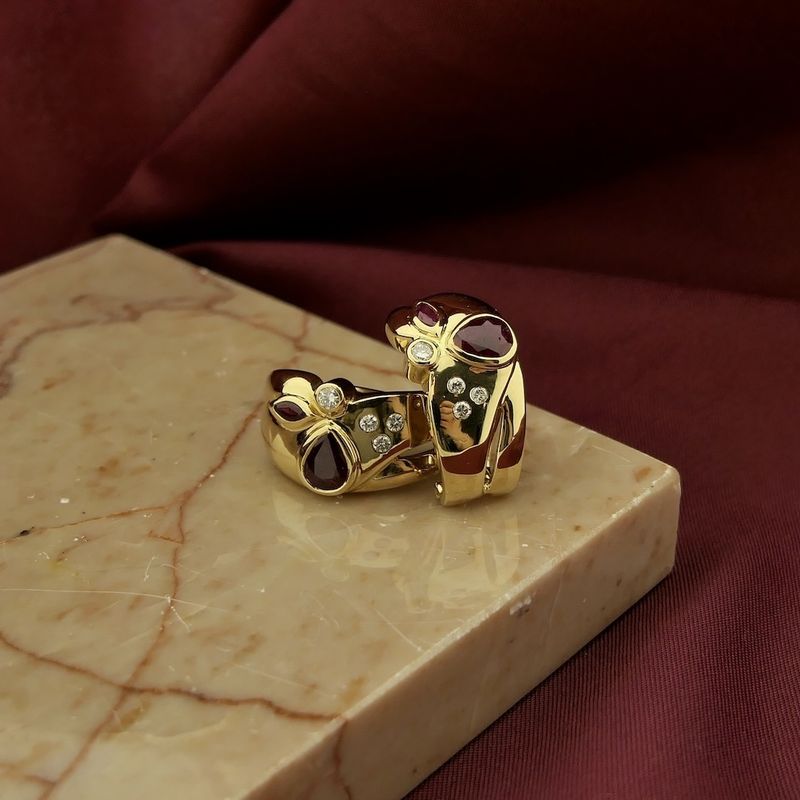 Image 2 of Vintage gold clip-on earrings with ruby ​​and diamond 0.25 ct.