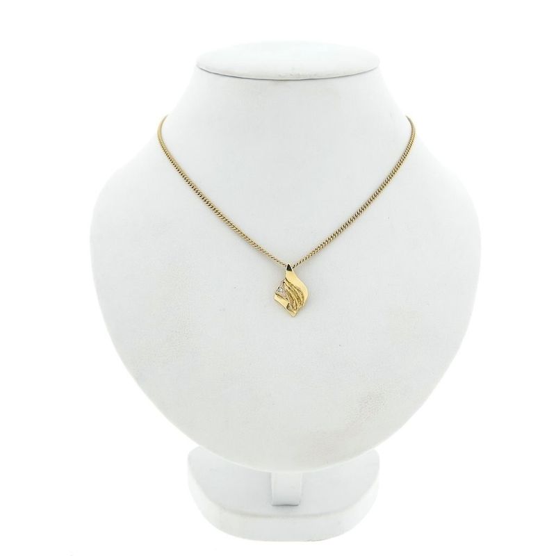 Image 2 of Gold pendant with diamond; 0.01 ct.