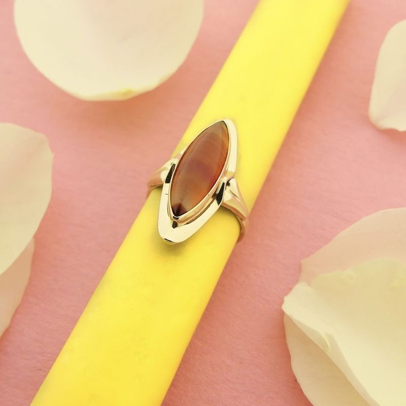 Image 2 of Vintage gold ring with carnelian bandagate