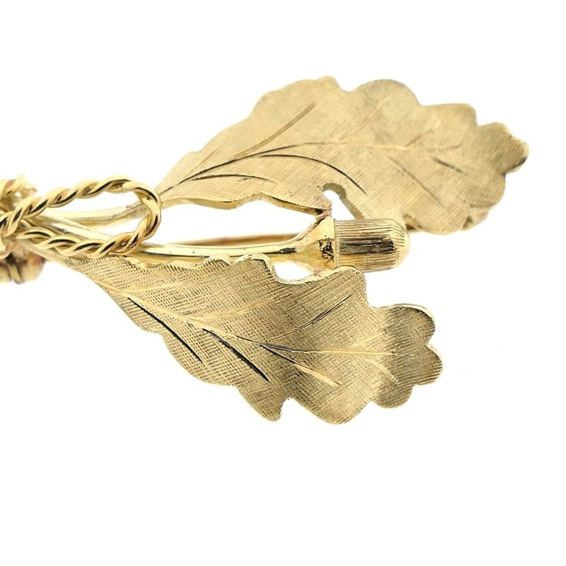 Image 4 of Gold brooch of oak leaves