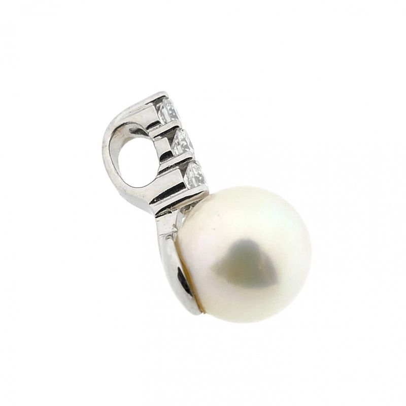 Image 5 of White gold pendant with pearl and diamonds; 0.21 ct.