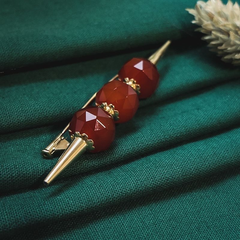 Image 2 of Vintage gold brooch with carnelian