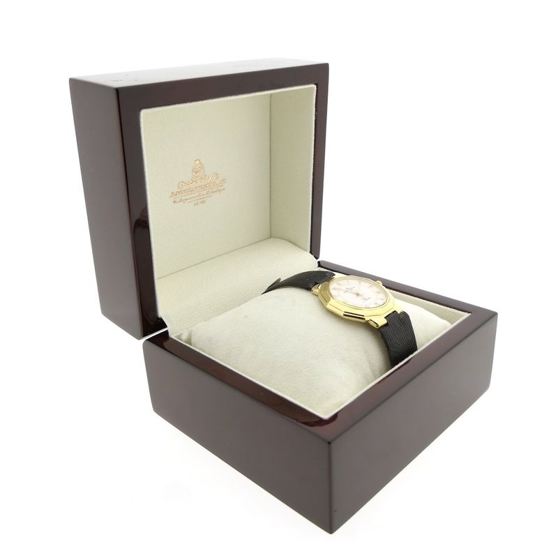 Image 13 of Baume Mercier Riviera; 18k gold watch