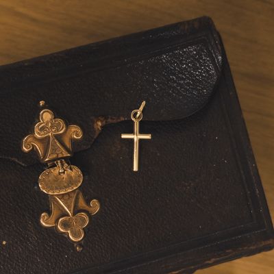 Image 2 of Gold pendant of a cross