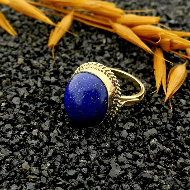 Image 9 of Vintage gold ring with Lapis Lazuli
