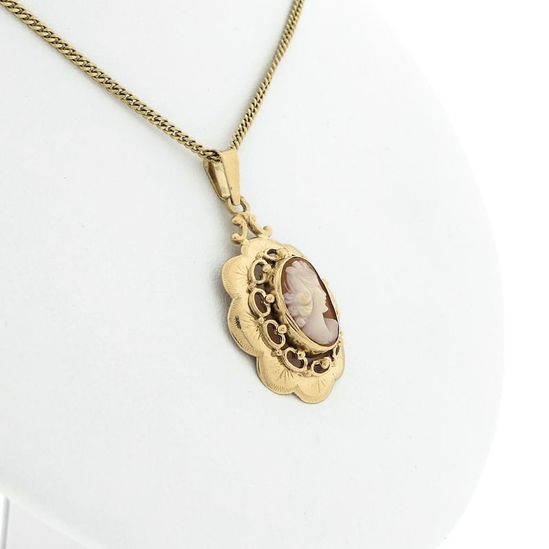 Image 9 of Gold pendant with cameo