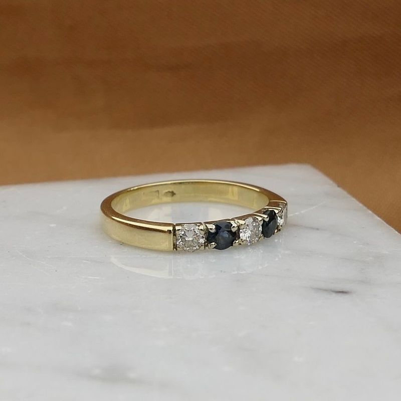 Image 2 of Gold ring with sapphire and diamonds; 0.27 ct.