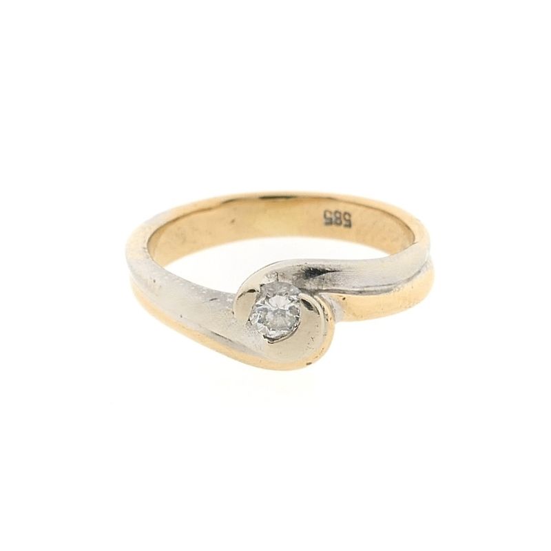 Image 3 of Gold ring with diamond; 0.10 ct.
