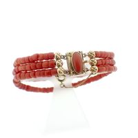 Red coral bead bracelet with gold clasp; Antique | 18 cm