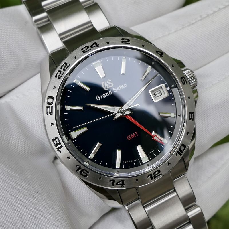 Image 17 of Grand Seiko GMT SBGN005G; Men's watch with second time zone