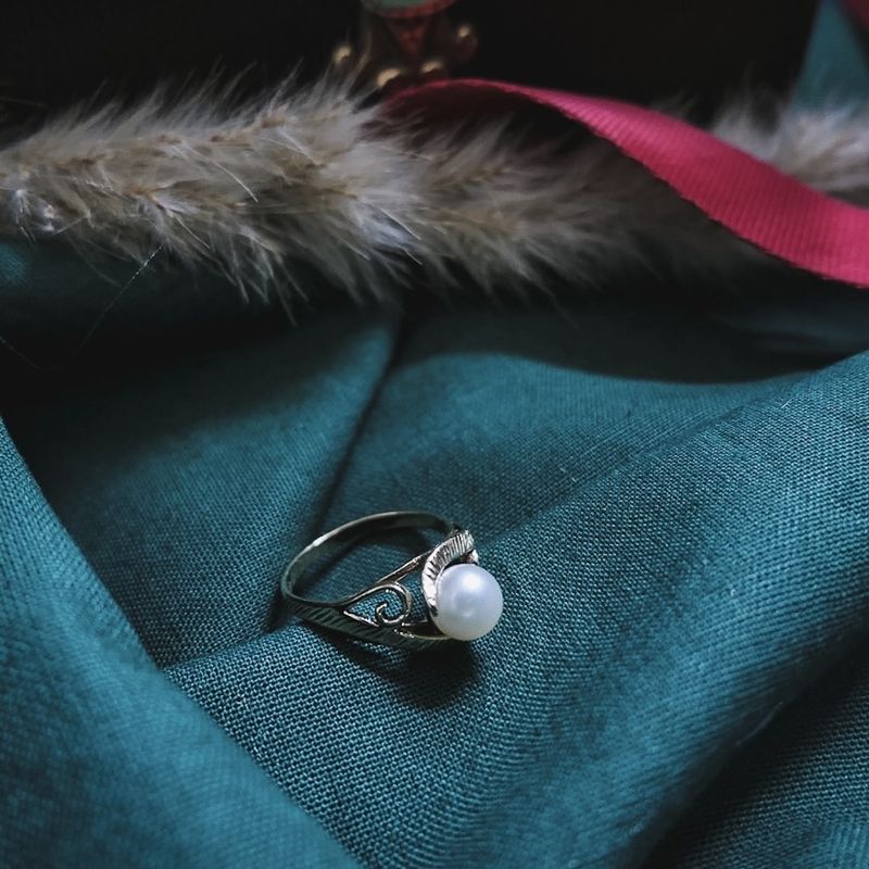 Image 4 of 10 carat ring with pearl