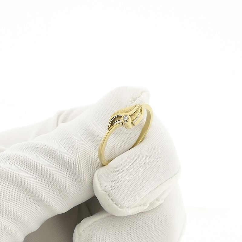Image 9 of Gold ring with diamond; 0.015 ct.