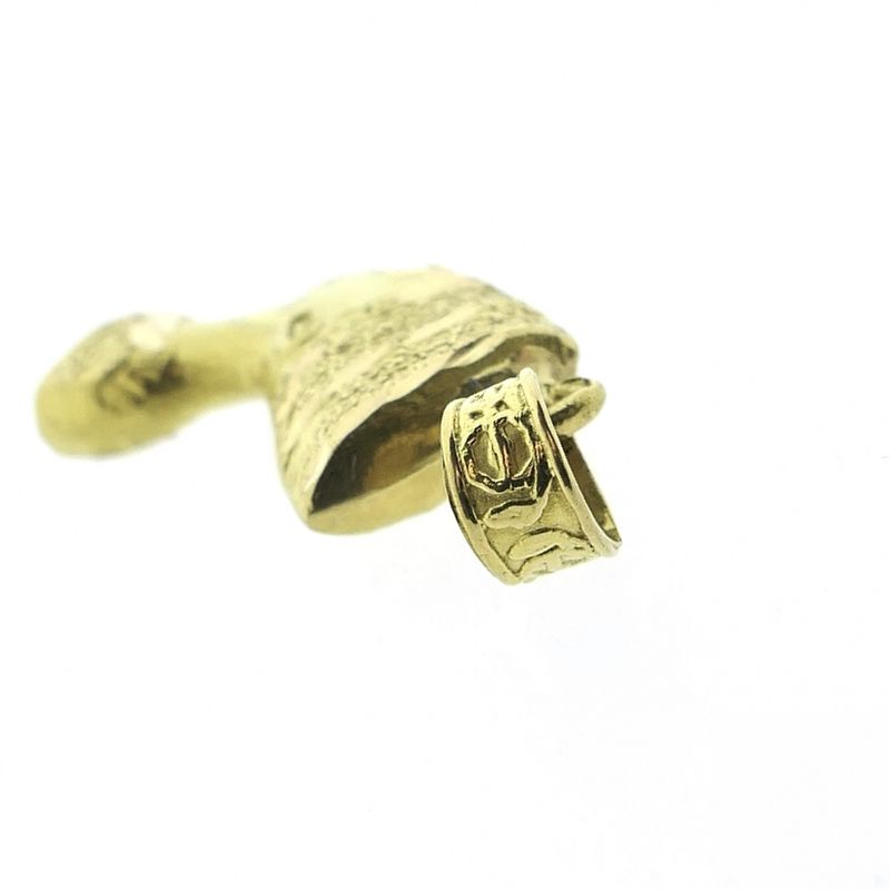 Image 6 of 18 carat gold pendant of Egyptian Queen Nefertiti