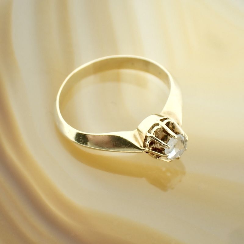 Image 6 of Vintage gold solitaire ring with 0.12 ct diamond.
