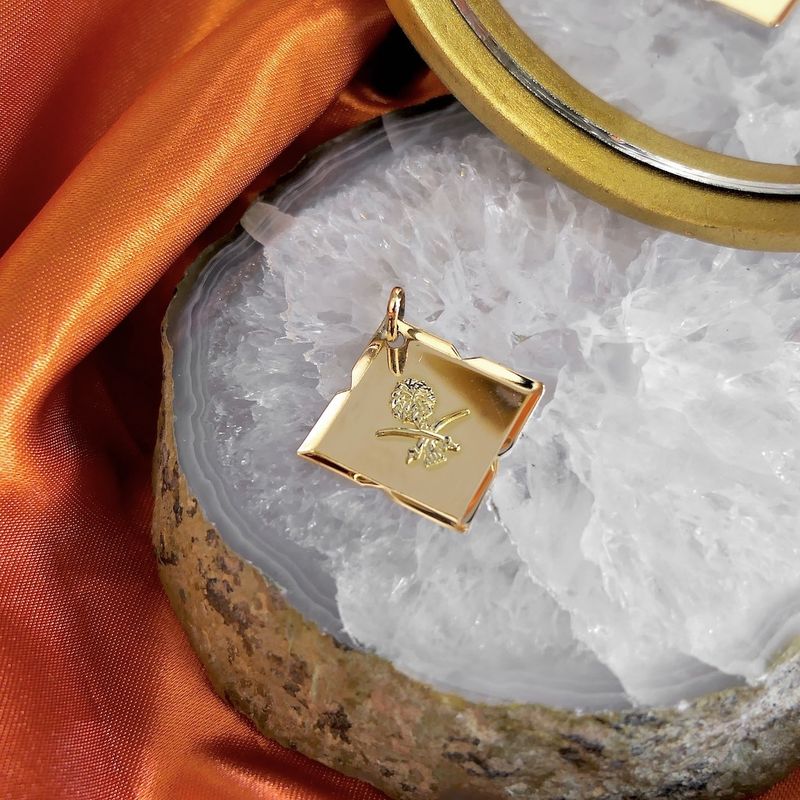 Image 2 of 18 carat gold pendant; Saudi Arabia