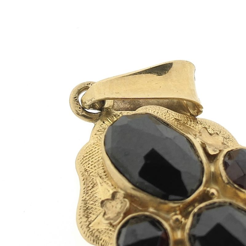 Image 9 of Vintage gold pendant with garnet