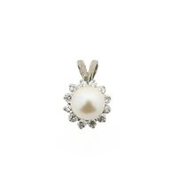 White gold pendant with pearl and diamonds
